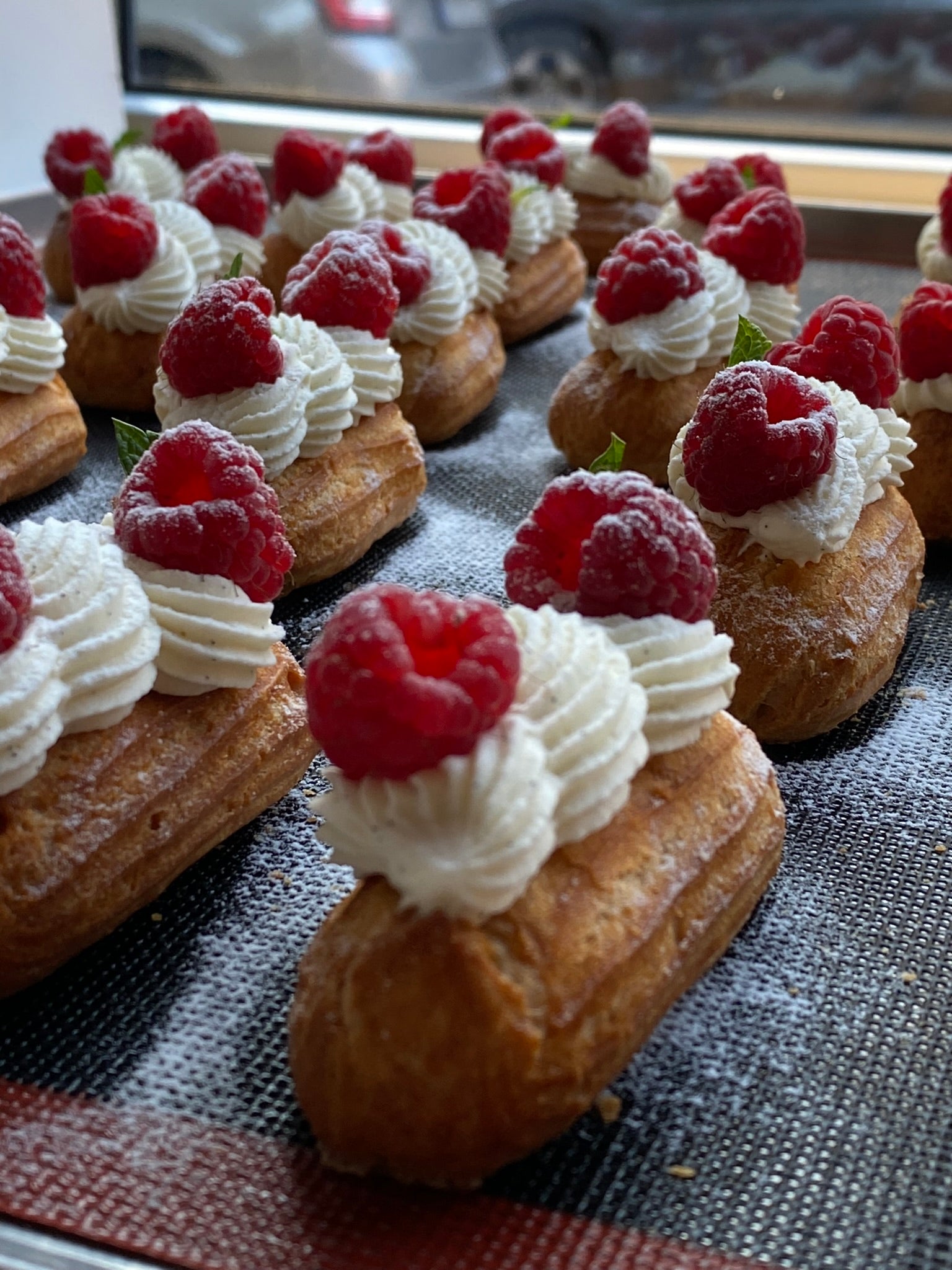 10 Mini-Himbeer-Éclairs