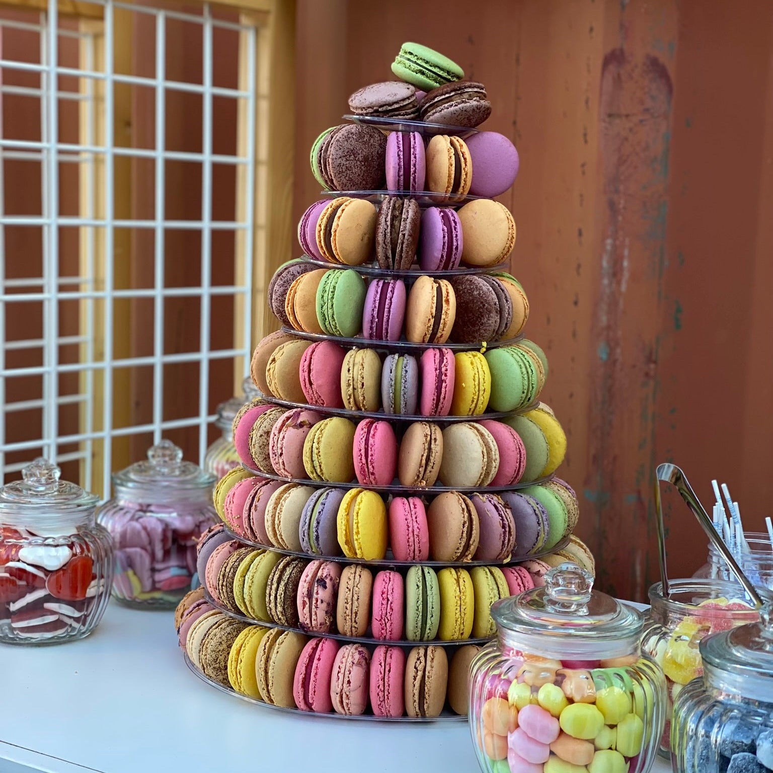 bunte Macaronetagere